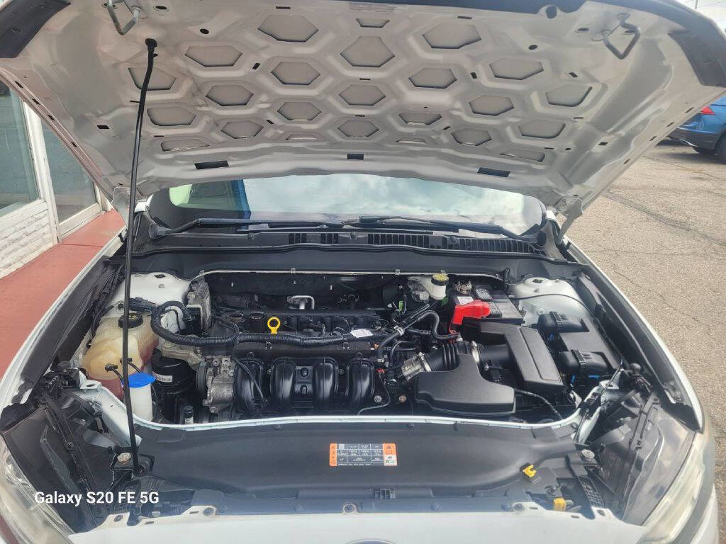 Used 2019 Ford Fusion SE FWD image 20