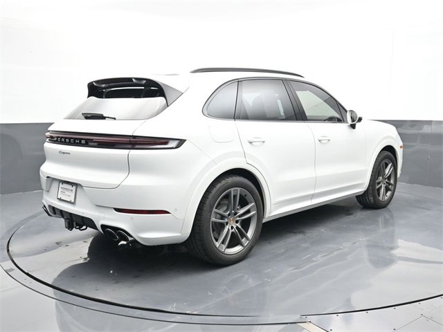 Used 2025 Porsche Cayenne image 22