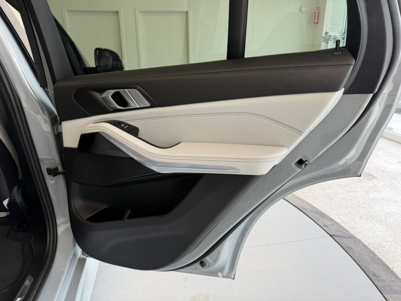 Used 2024 BMW X5 xDrive40i w/ M Sport Package image 47