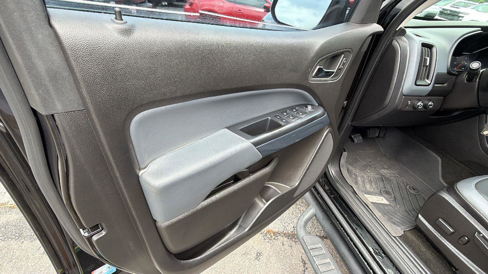 Used 2016 Chevrolet Colorado Z71 AWD/4WD image 11