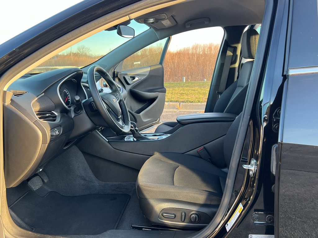 Used 2024 Chevrolet Malibu LT image 14