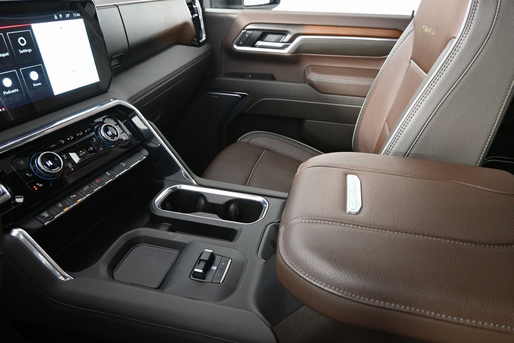 Used 2025 GMC Sierra 3500 Denali w/ Denali Reserve Package image 34