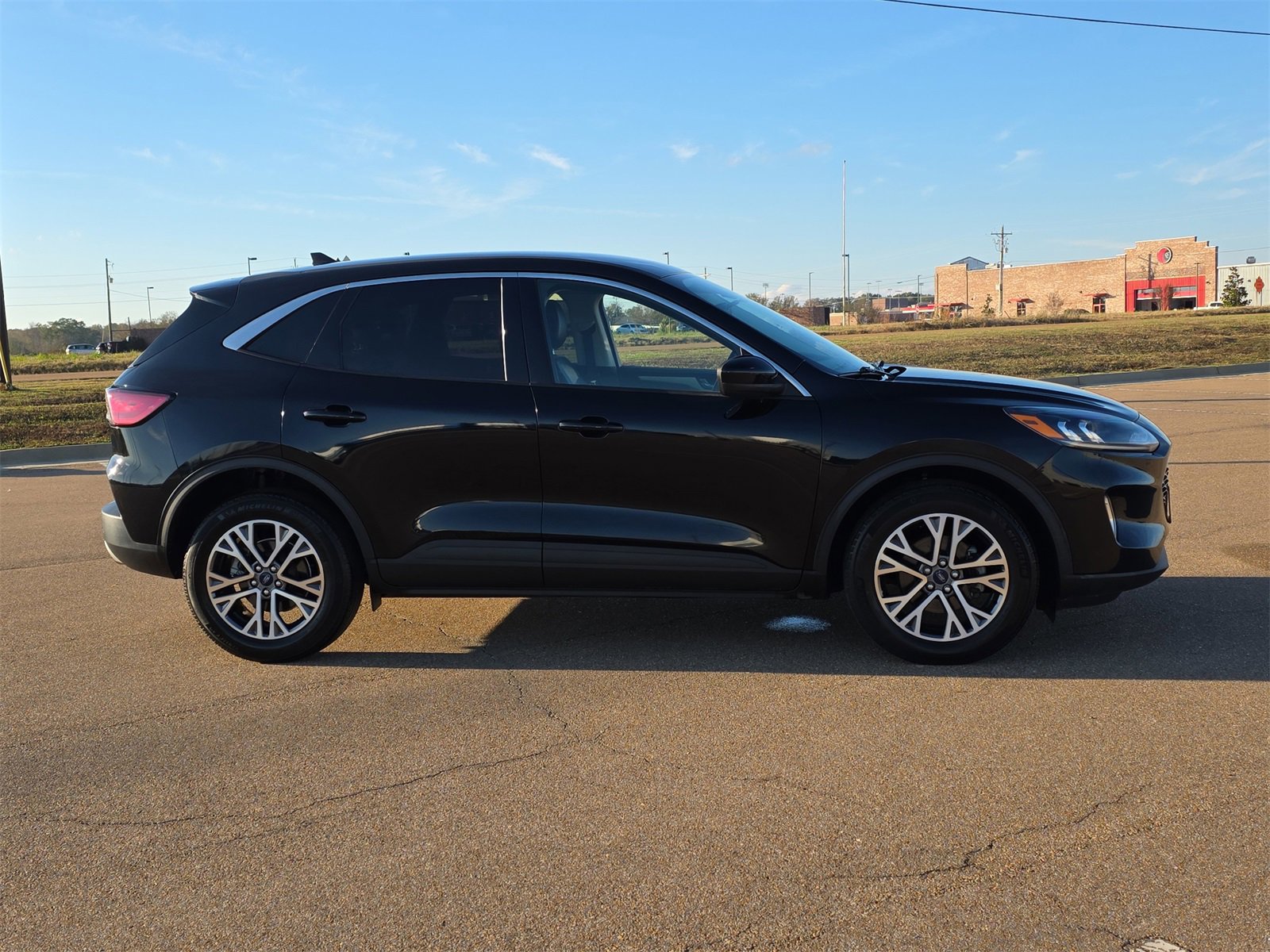 Used 2022 Ford Escape SEL image 9