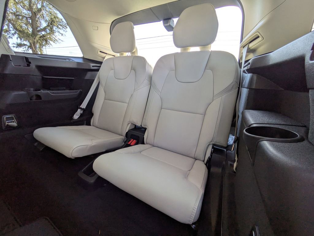 New 2026 Volvo XC90 T8 Ultra w/ Lounge Package image 19