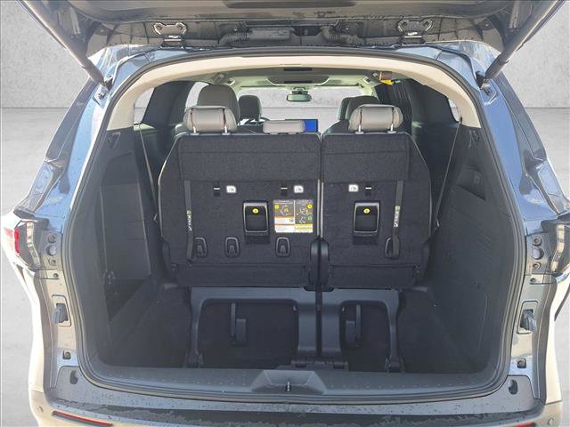 Used 2025 Toyota Sienna XLE w/ XLE Plus Package image 17