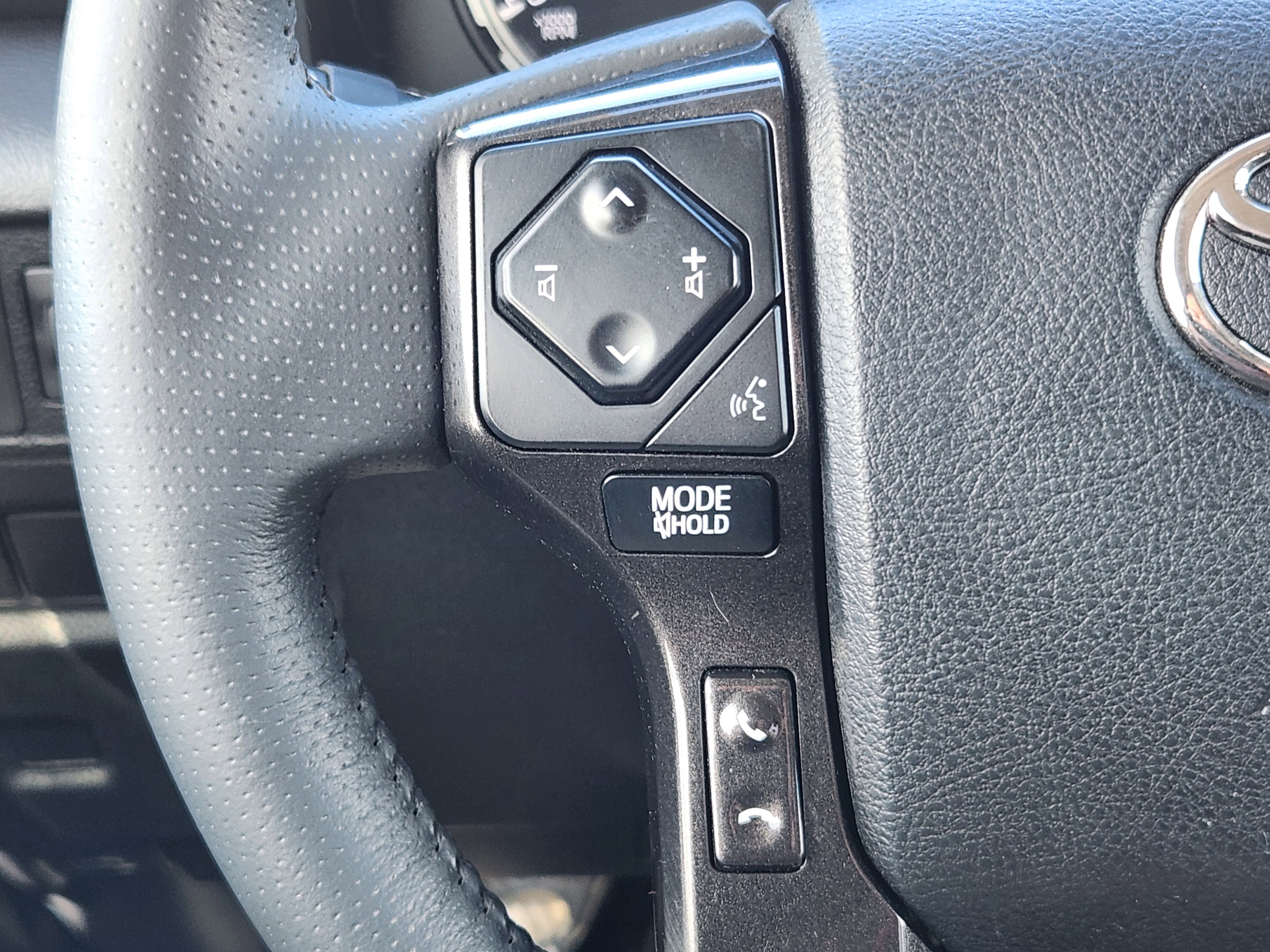 Used 2022 Toyota 4Runner TRD Off-Road image 25