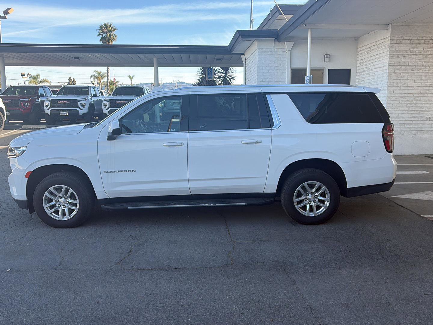 Used 2022 Chevrolet Suburban LS w/ Driver Alert Package image 2
