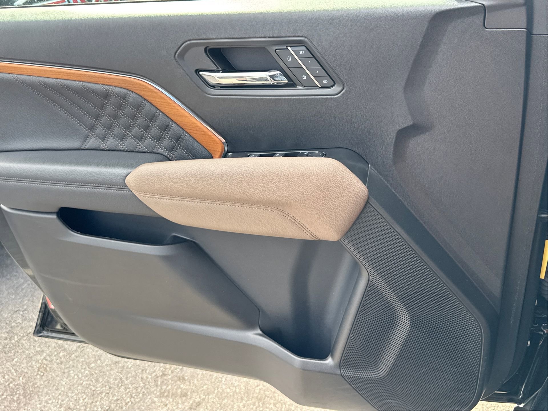 Used 2024 GMC Canyon Denali w/ LPO, Denali Black Edition image 25