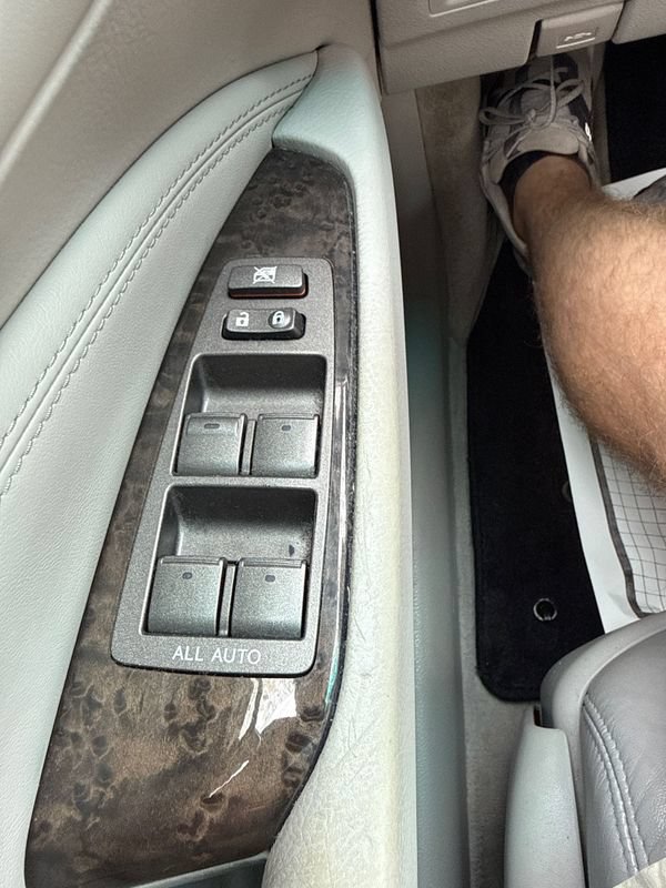 Used 2012 Lexus LS 460 w/ Comfort Pkg RWD image 22
