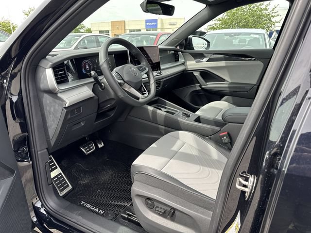 New 2026 Volkswagen Tiguan SE R-Line FWD image 10