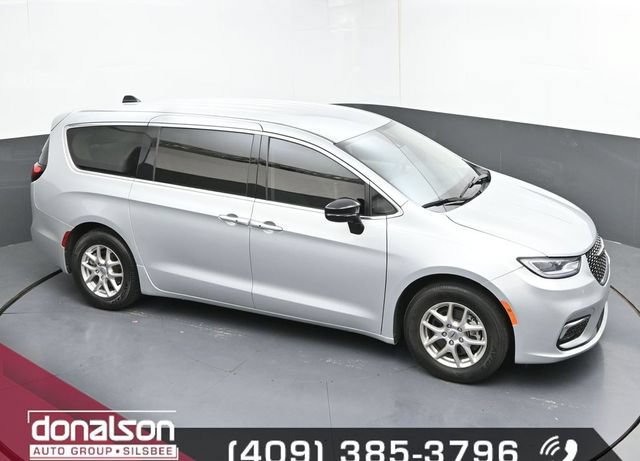 Used 2024 Chrysler Pacifica Touring-L FWD image 18
