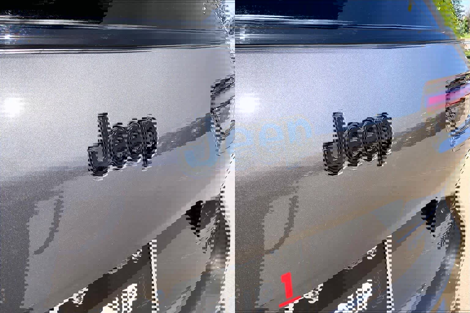 Used 2025 Jeep Grand Cherokee L Limited w/ Luxury Tech Group II AWD/4WD image 30