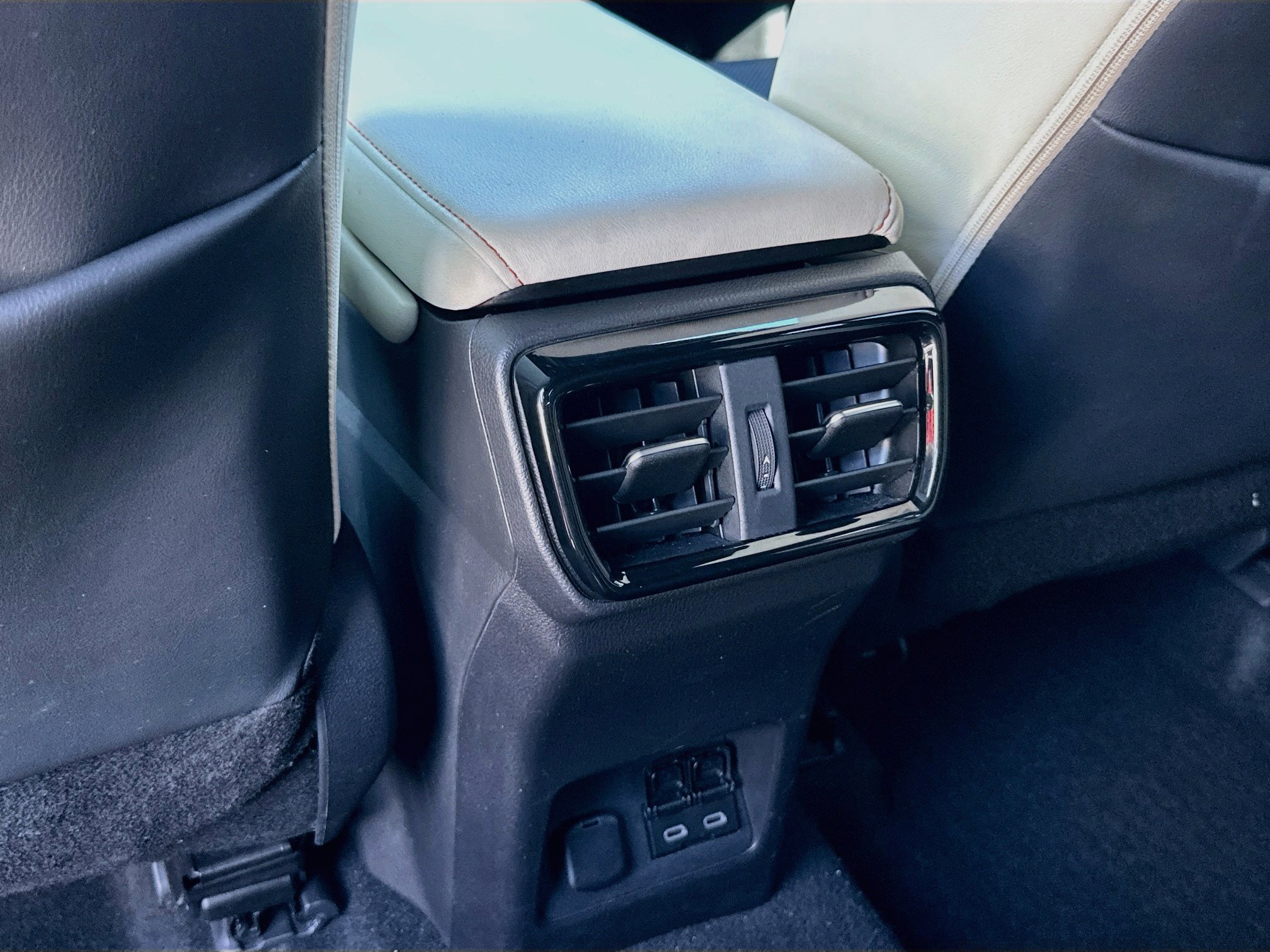 Used 2024 Lexus NX 250 FWD w/ Towing Package (2000 Lbs) image 24