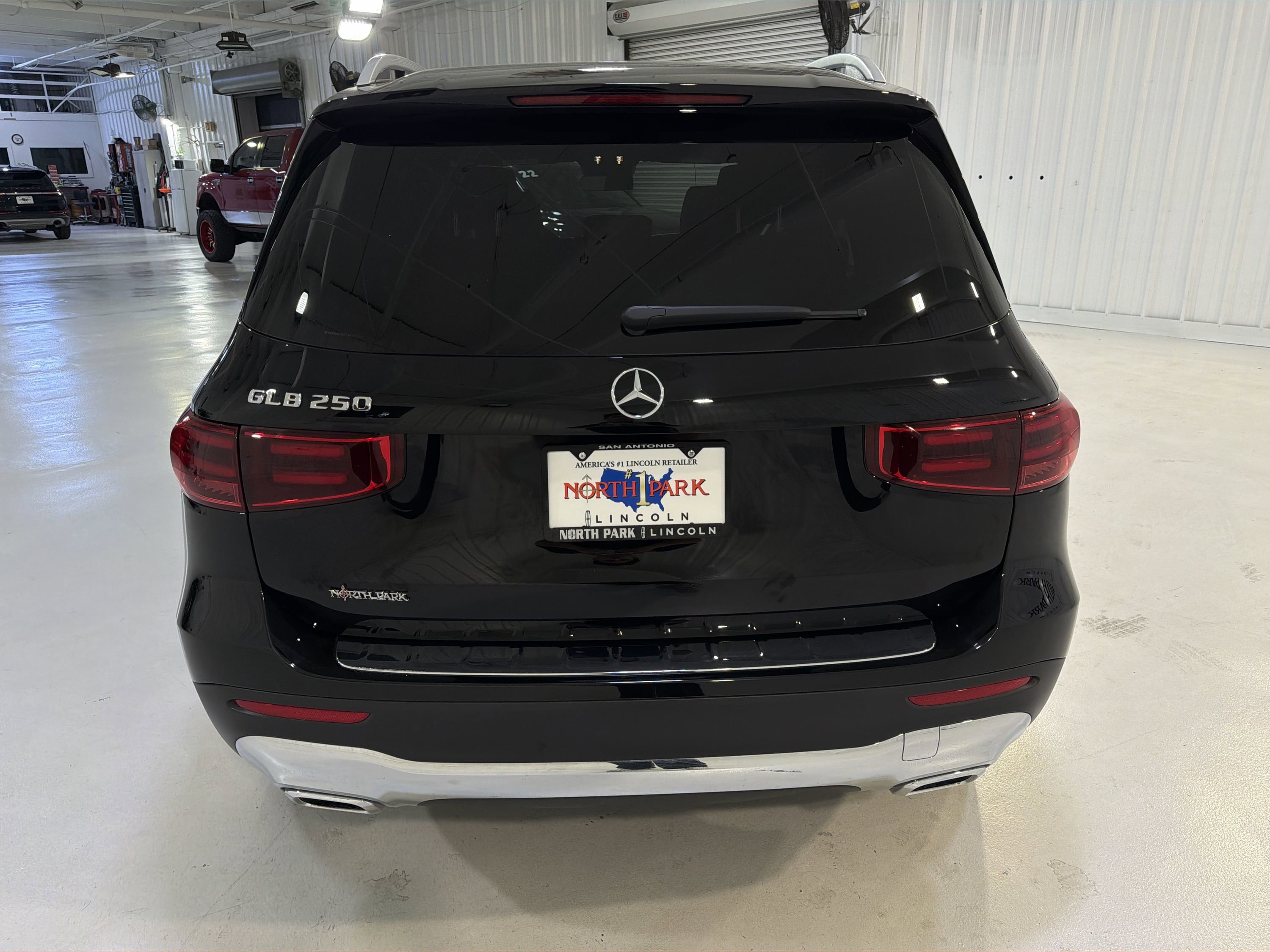 Used 2025 Mercedes-Benz GLB 250 image 25