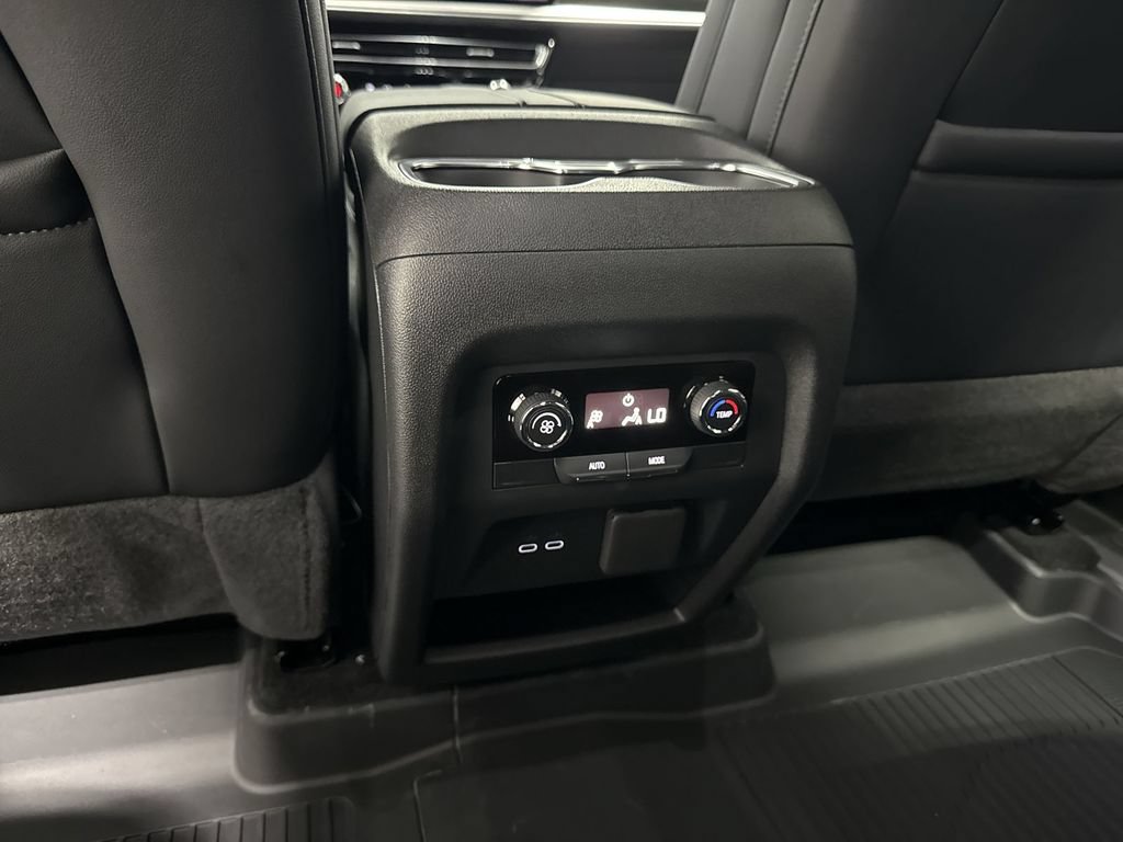 New 2027 Chevrolet Traverse LT w/ Driver Confidence Package FWD image 22