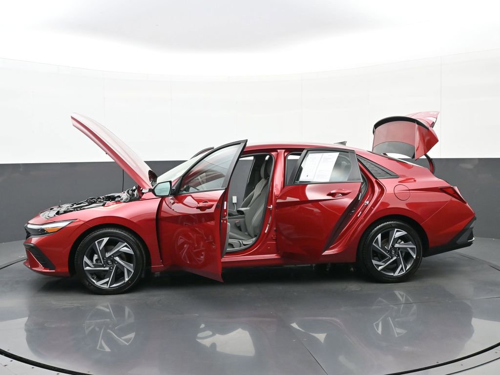 Certified 2025 Hyundai Elantra Sport image 46