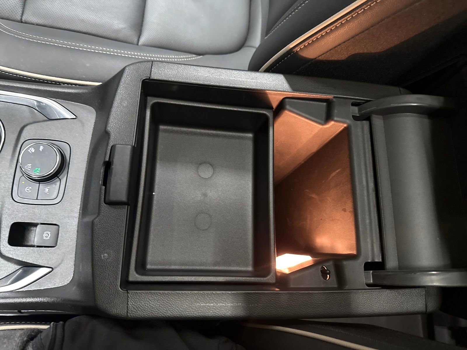 Used 2023 Chevrolet Traverse Premier image 28