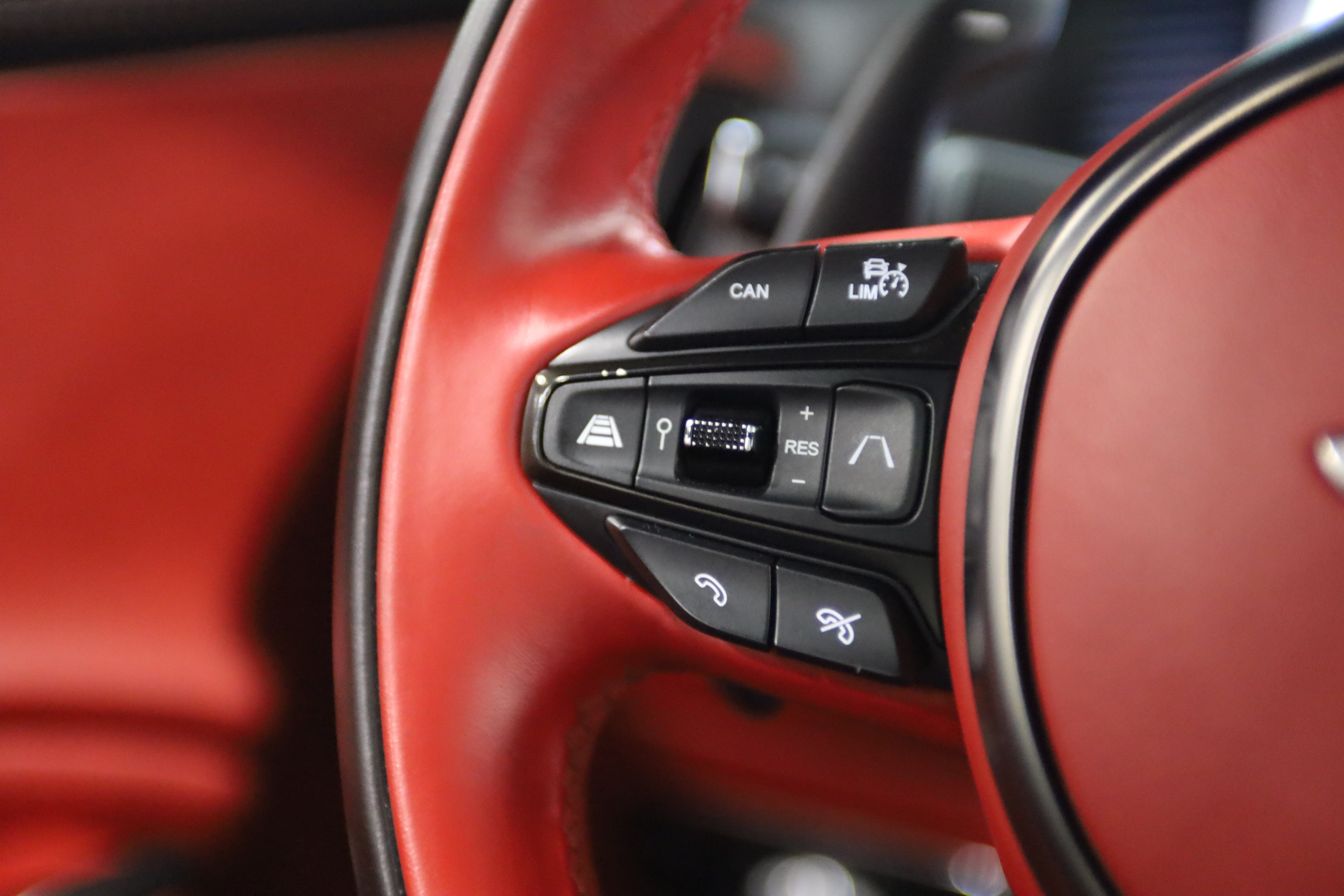 Used 2022 Aston Martin DBX AWD/4WD image 22