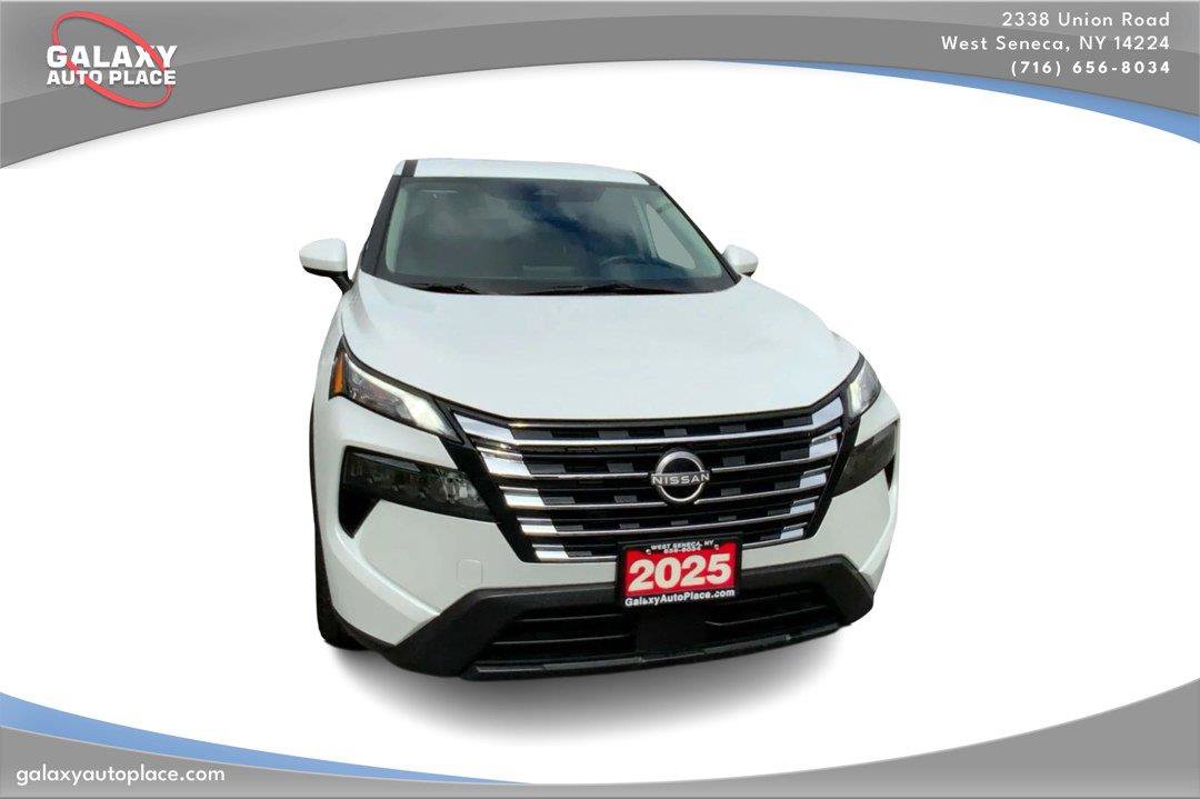 Used 2025 Nissan Rogue SV AWD/4WD image 3