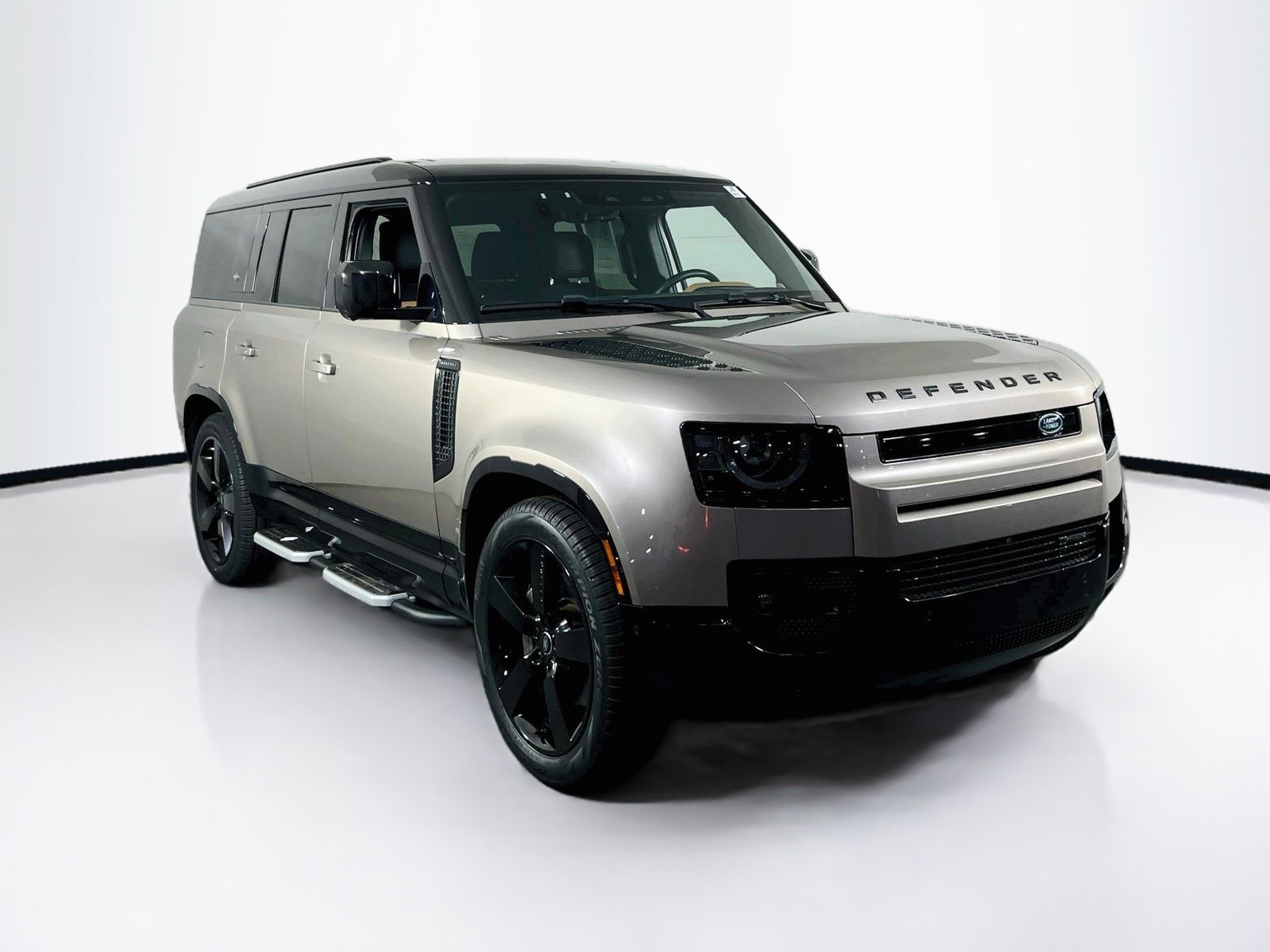 Used 2023 Land Rover Defender 130 X-Dynamic SE AWD/4WD image 3