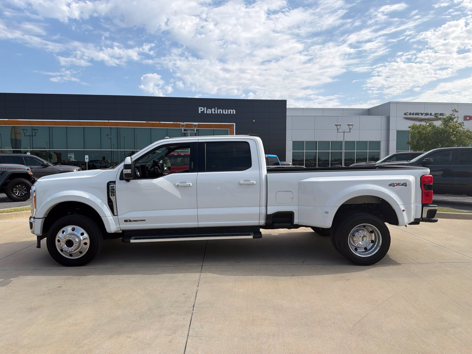 Used 2023 Ford F450 Lariat AWD/4WD image 2