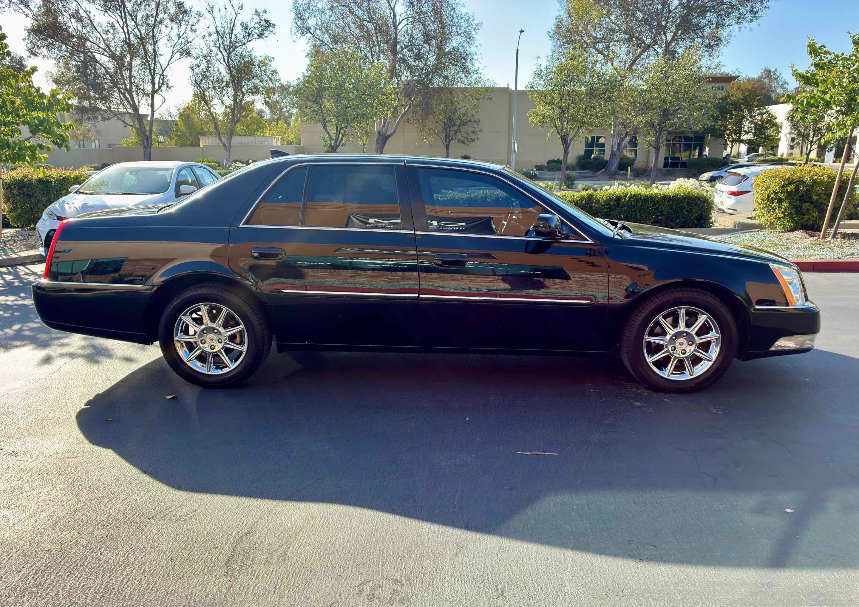 Used 2011 Cadillac DTS Luxury FWD image 7