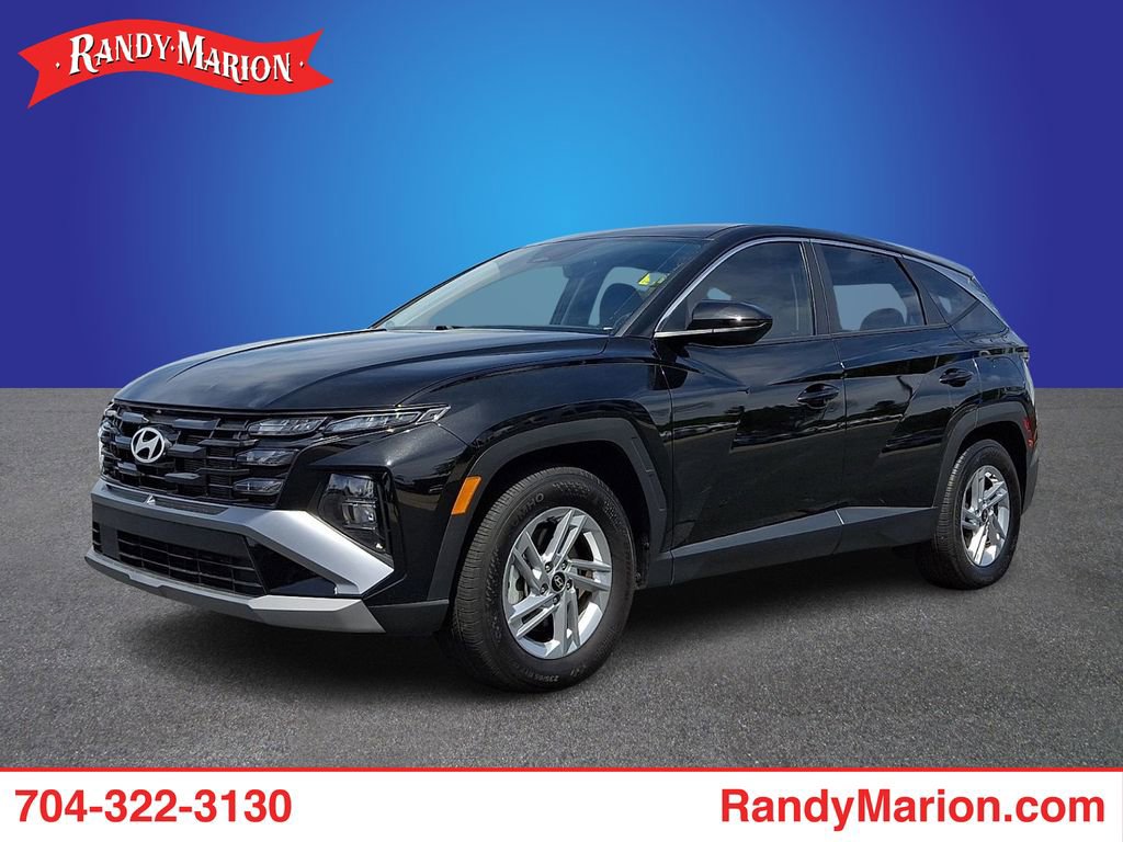 Used 2025 Hyundai Tucson SE image 1