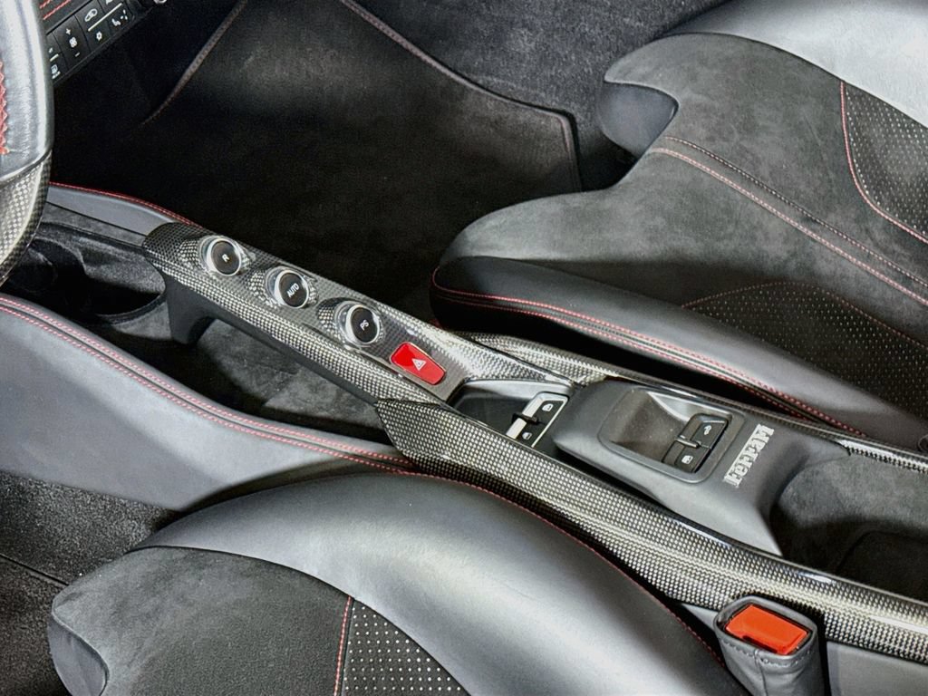 Used 2022 Ferrari F8 Tributo RWD image 16