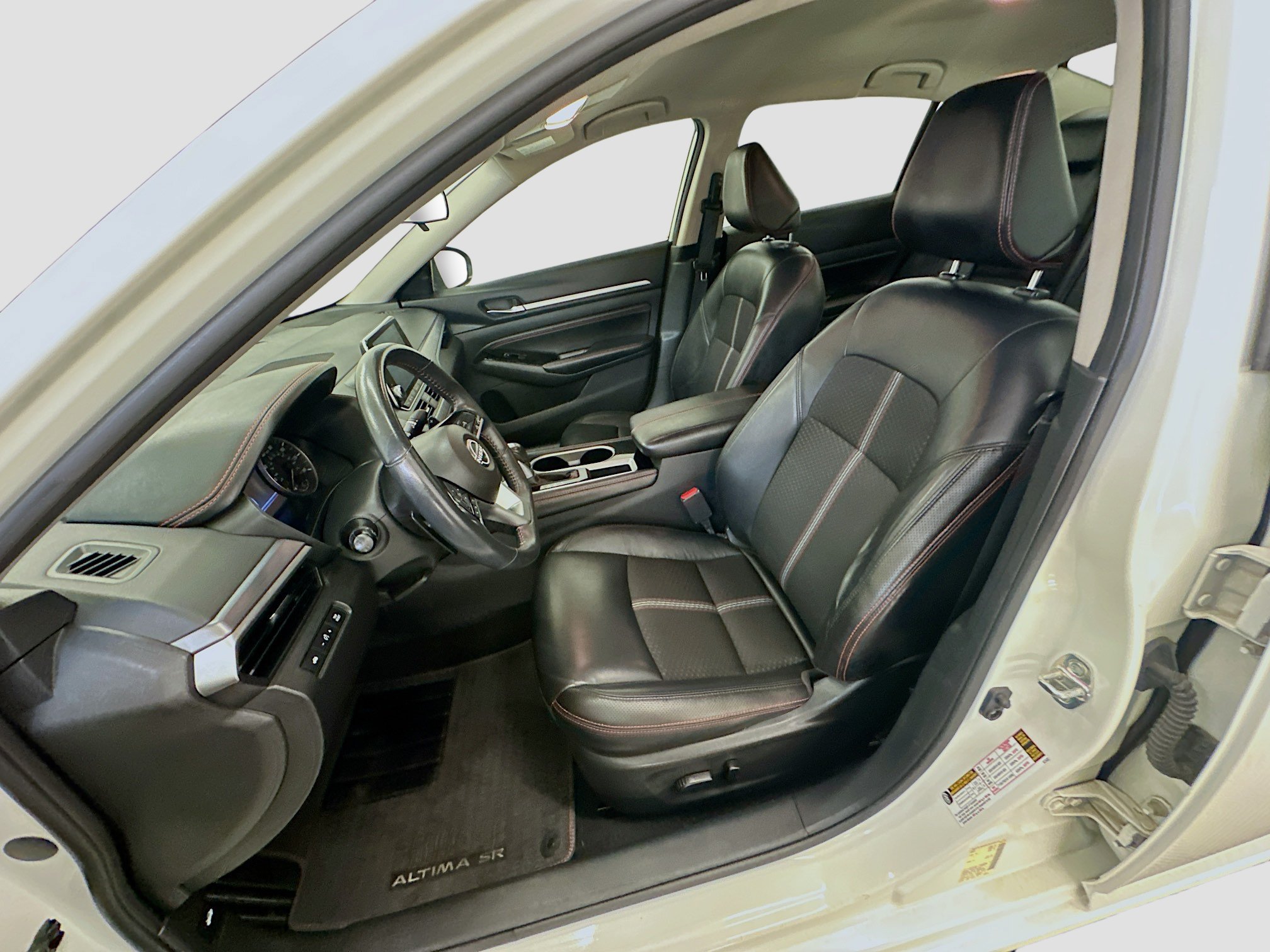 Used 2023 Nissan Altima 2.5 SR FWD image 13