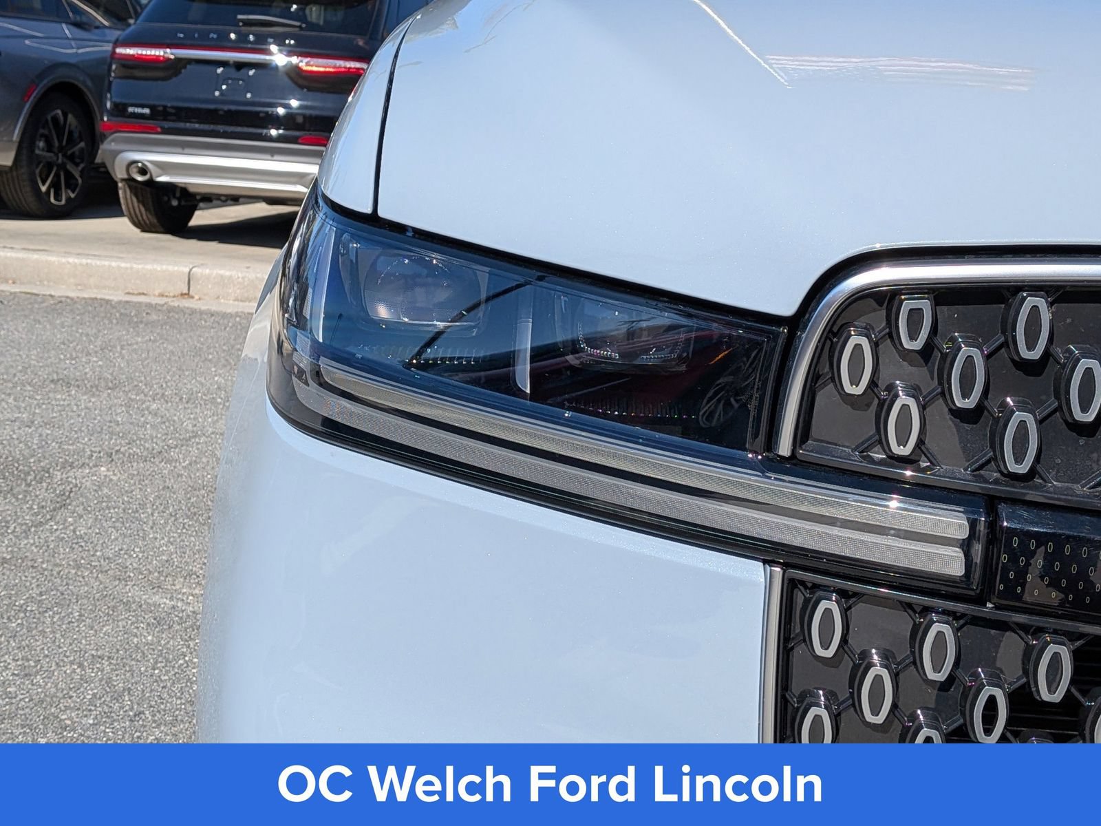 Certified 2025 Lincoln Navigator Reserve AWD/4WD image 12