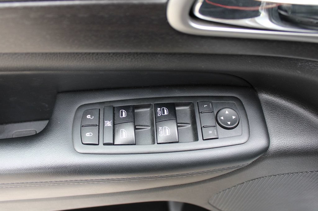 Used 2017 Jeep Grand Cherokee Altitude RWD image 21