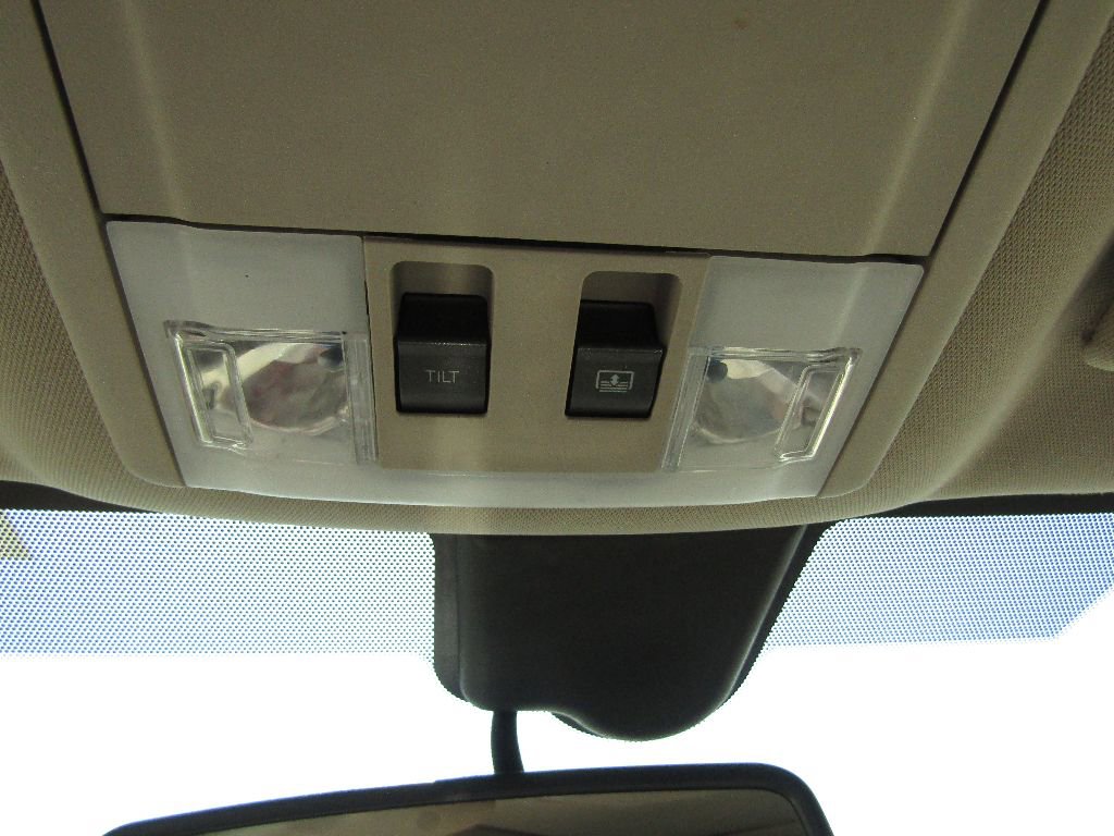 Used 2013 Lincoln MKX AWD image 25