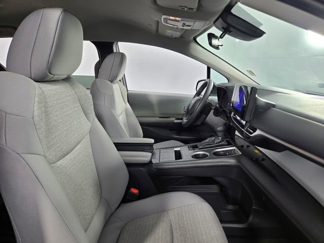 Used 2025 Toyota Sienna LE image 34