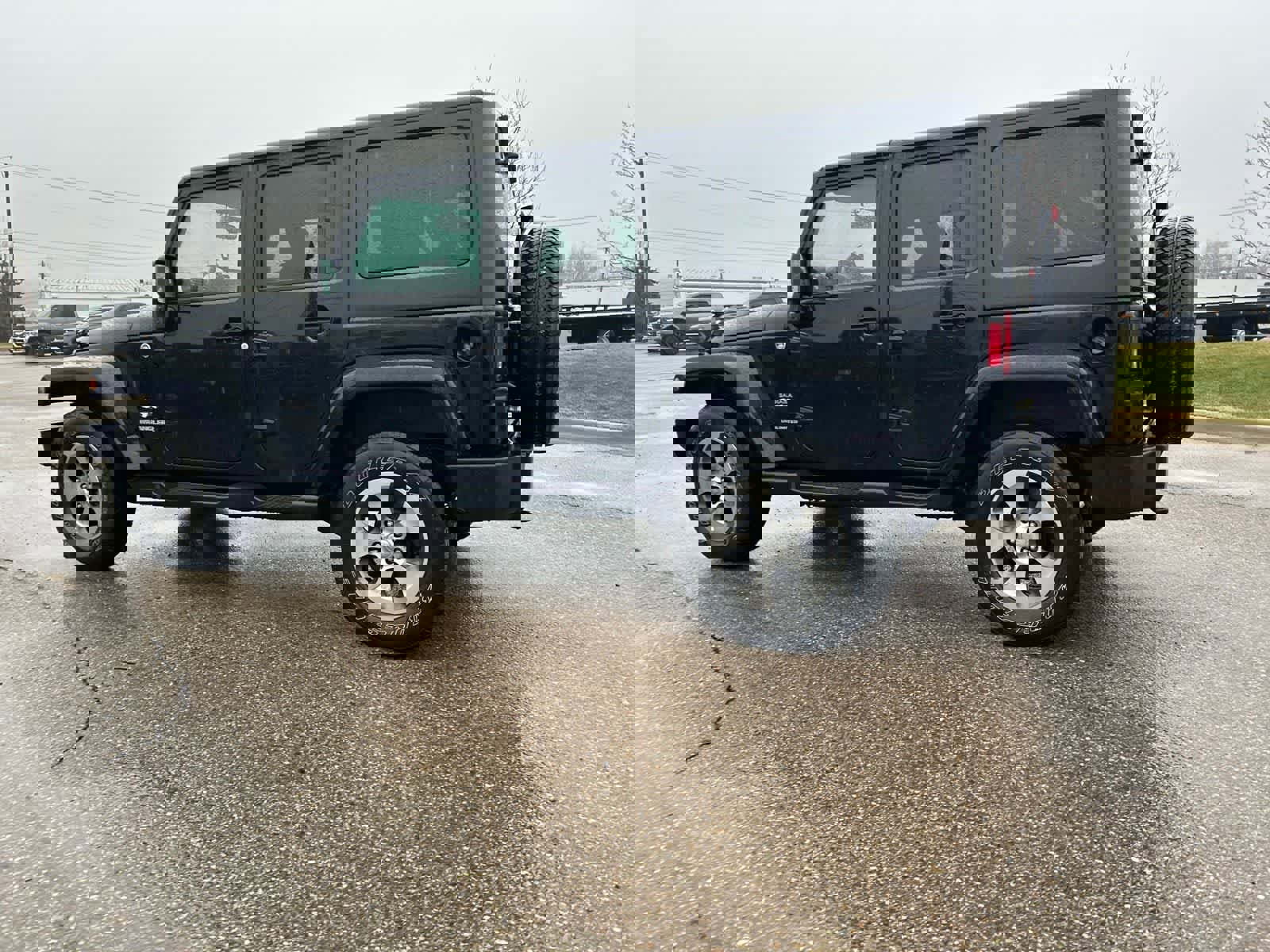 Certified 2017 Jeep Wrangler Unlimited Sahara w/ Connectivity Group image 23