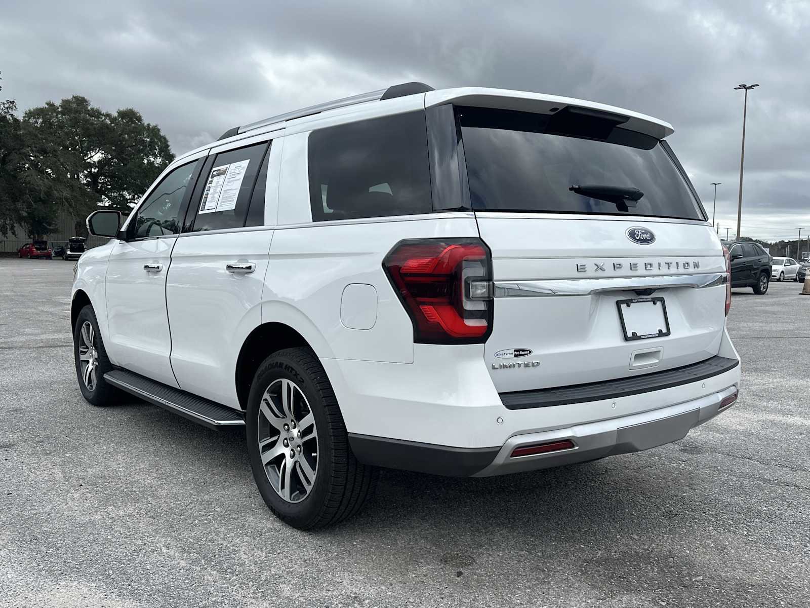 Used 2022 Ford Expedition Limited image 7