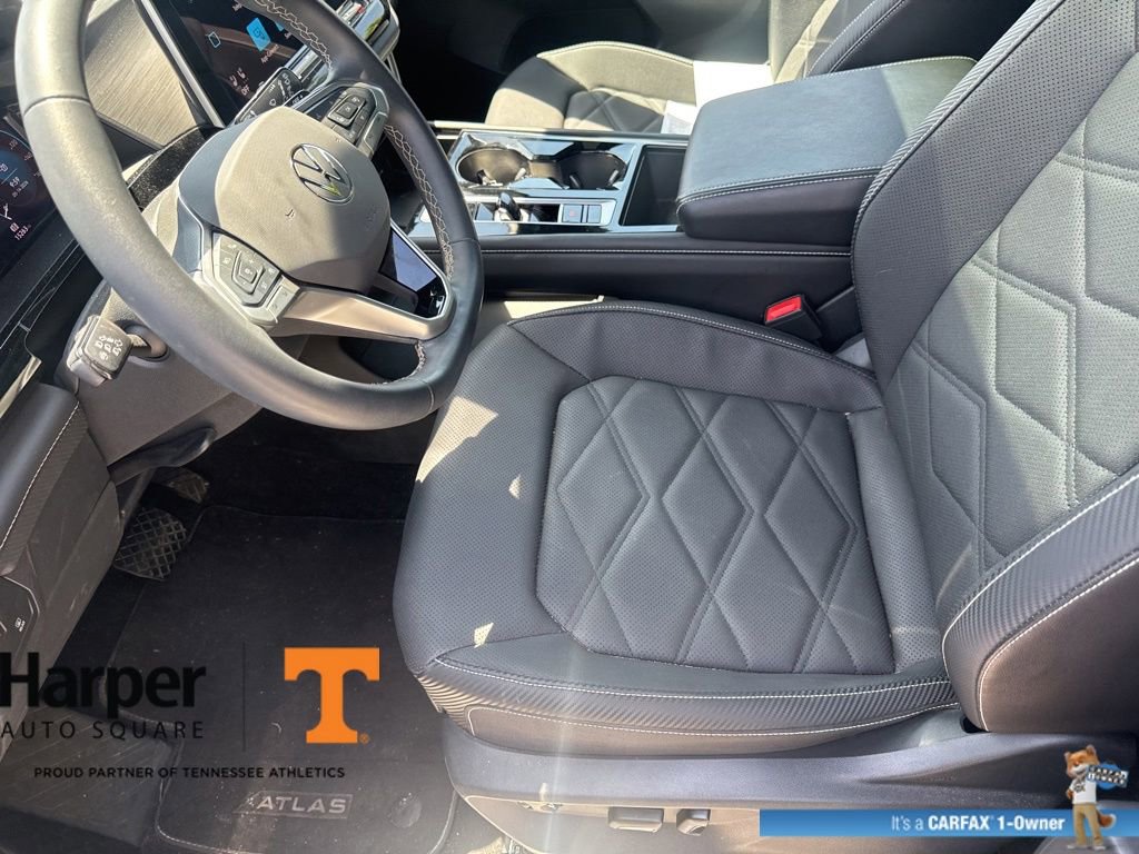 Used 2024 Volkswagen Atlas Cross Sport SE w/ Panoramic Sunroof Package FWD image 12