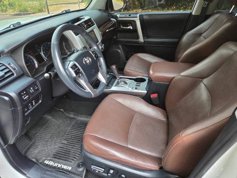 Used 2018 Toyota 4Runner Limited AWD/4WD image 3