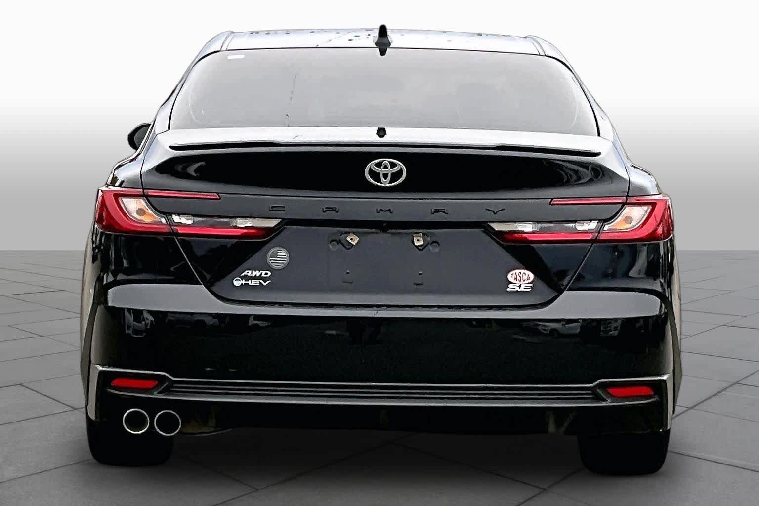 Used 2025 Toyota Camry SE AWD/4WD image 5