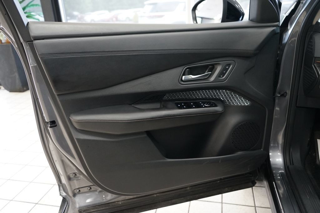 Used 2023 Nissan Ariya FWD image 26