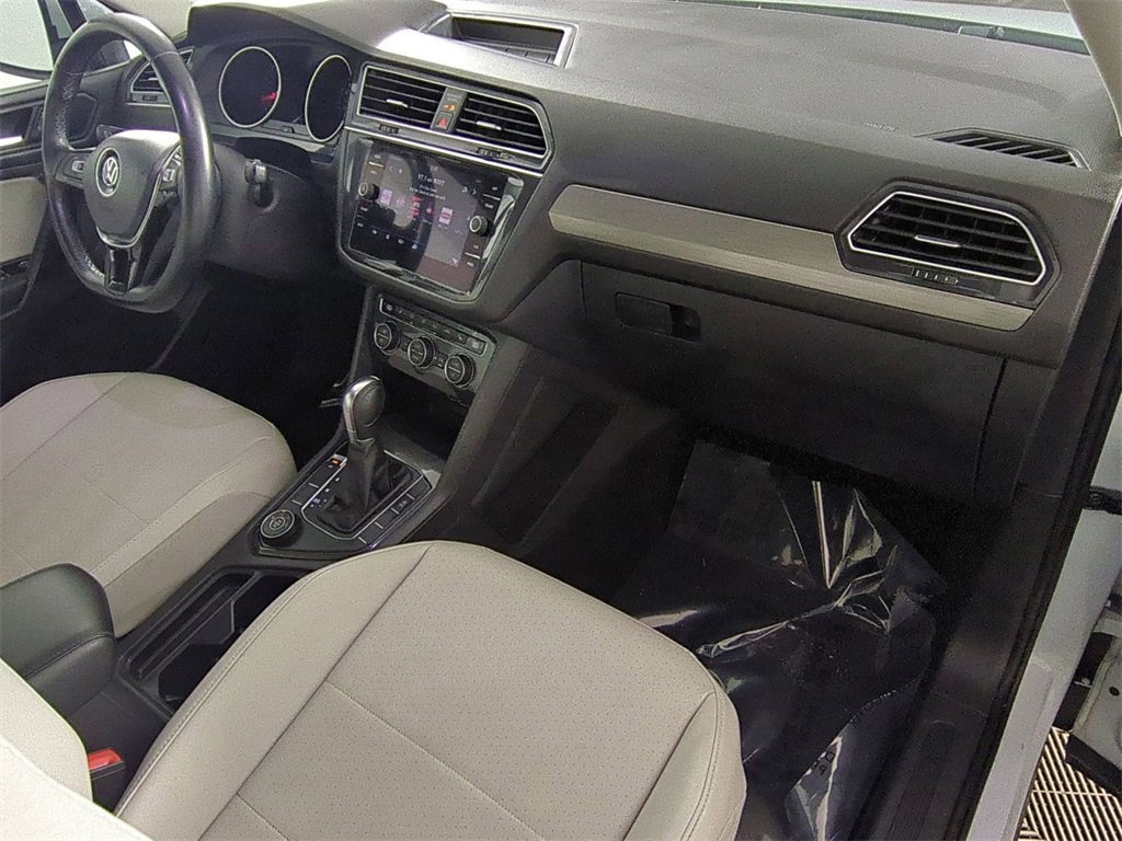 Used 2019 Volkswagen Tiguan SE w/ Panoramic Sunroof Package image 39