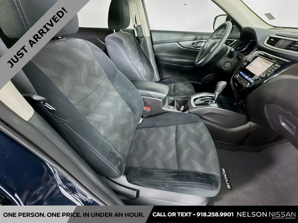 Used 2015 Nissan Rogue SV w/ SV Premium Package image 28
