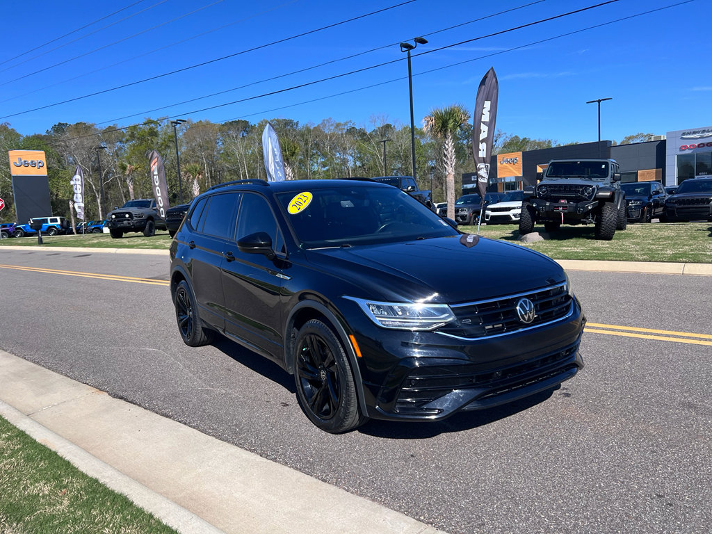 Used 2023 Volkswagen Tiguan SE R-Line image 2