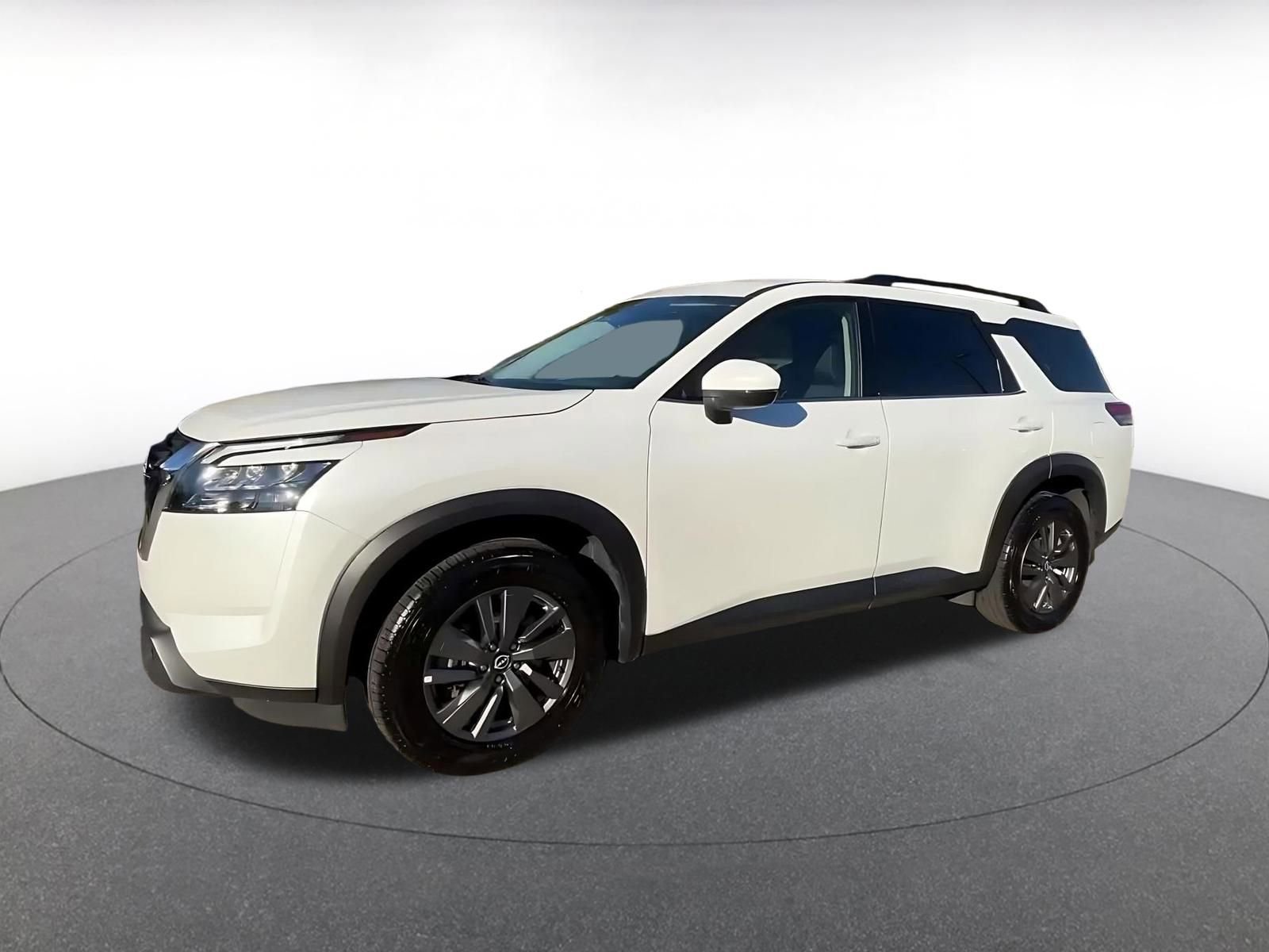 Used 2025 Nissan Pathfinder SV image 8