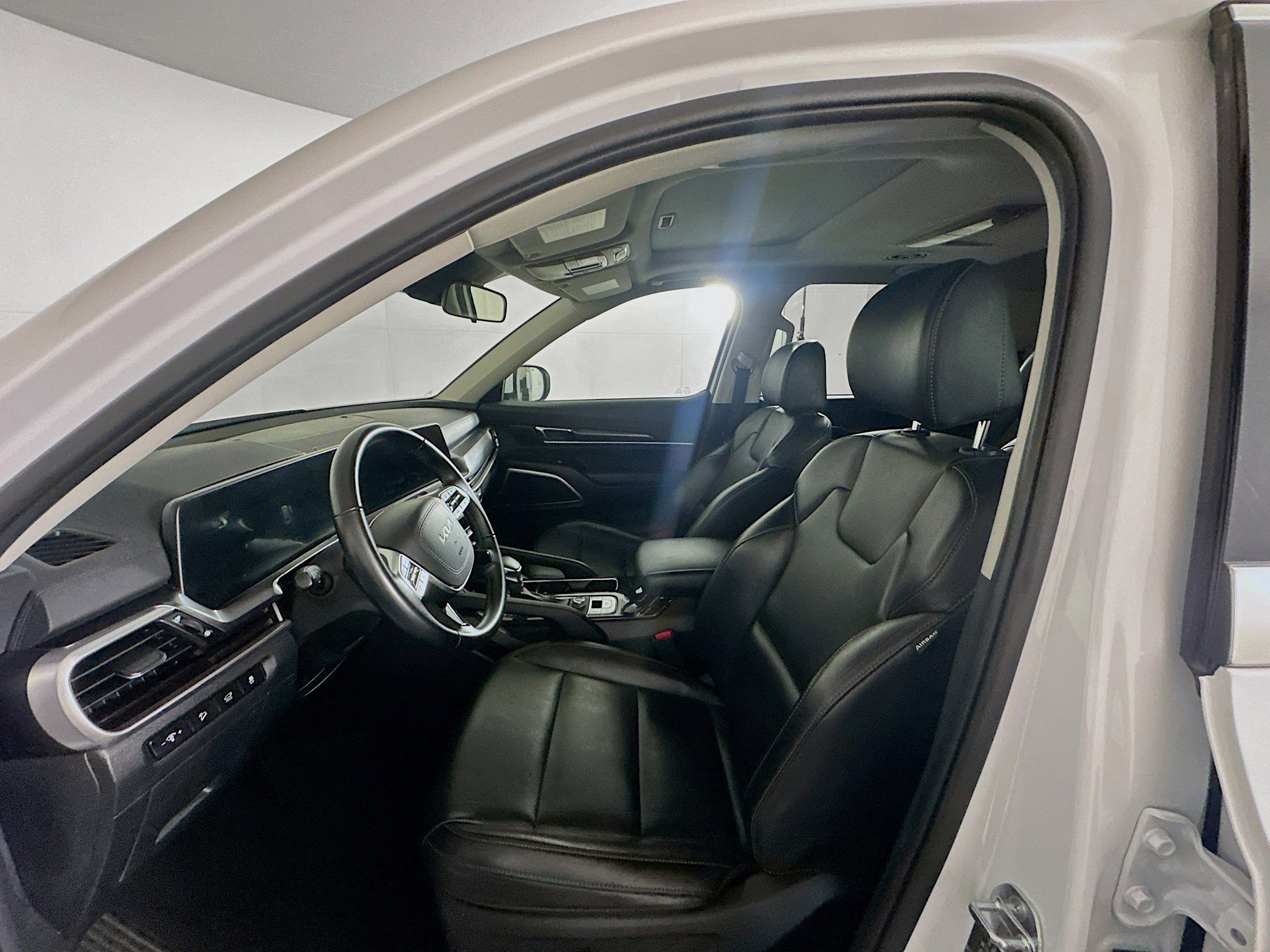 Used 2025 Kia Telluride S FWD image 13