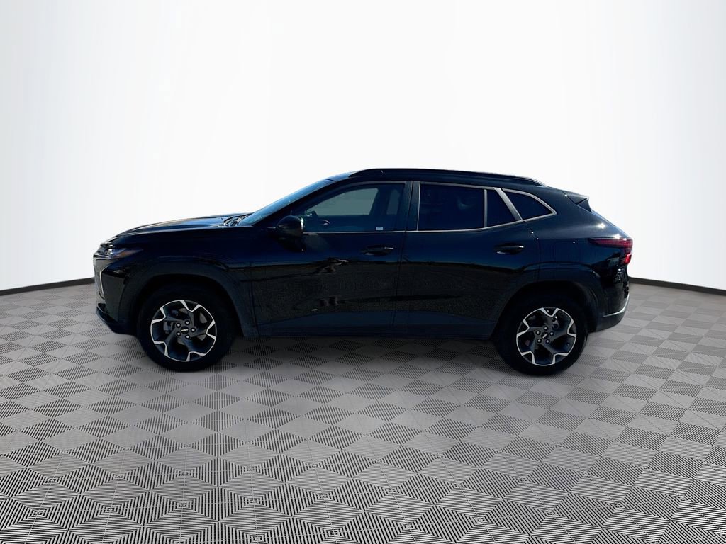 Used 2025 Chevrolet Trax LT image 8