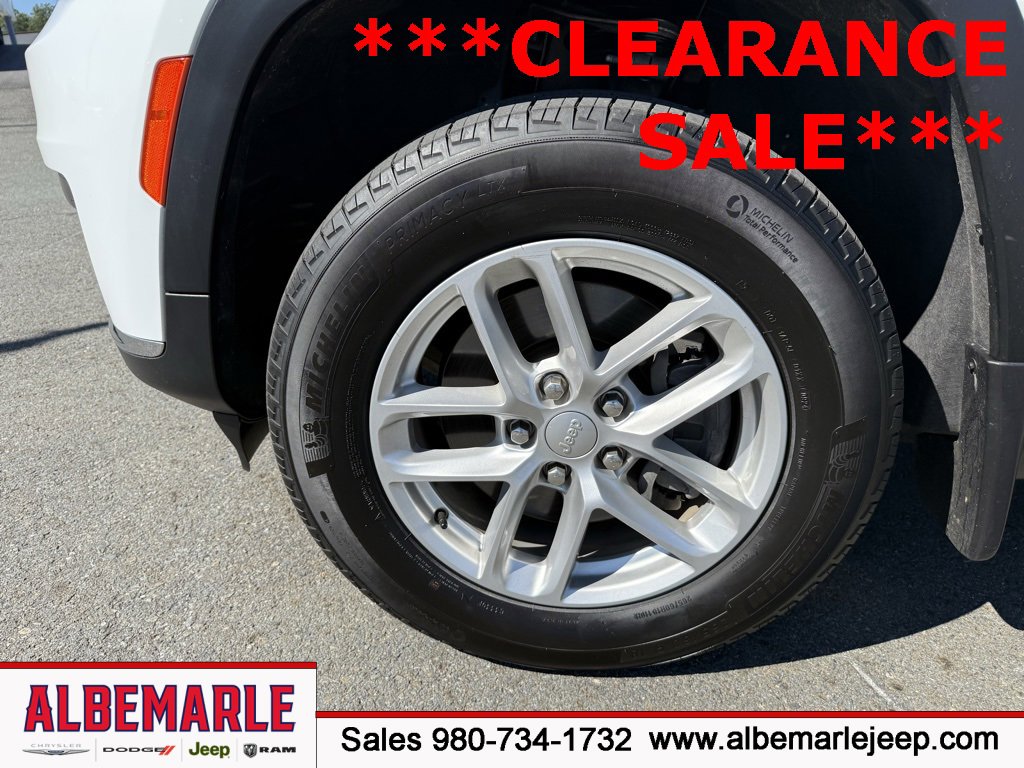 Used 2024 Jeep Grand Cherokee L Laredo w/ Luxury Tech Group I image 11
