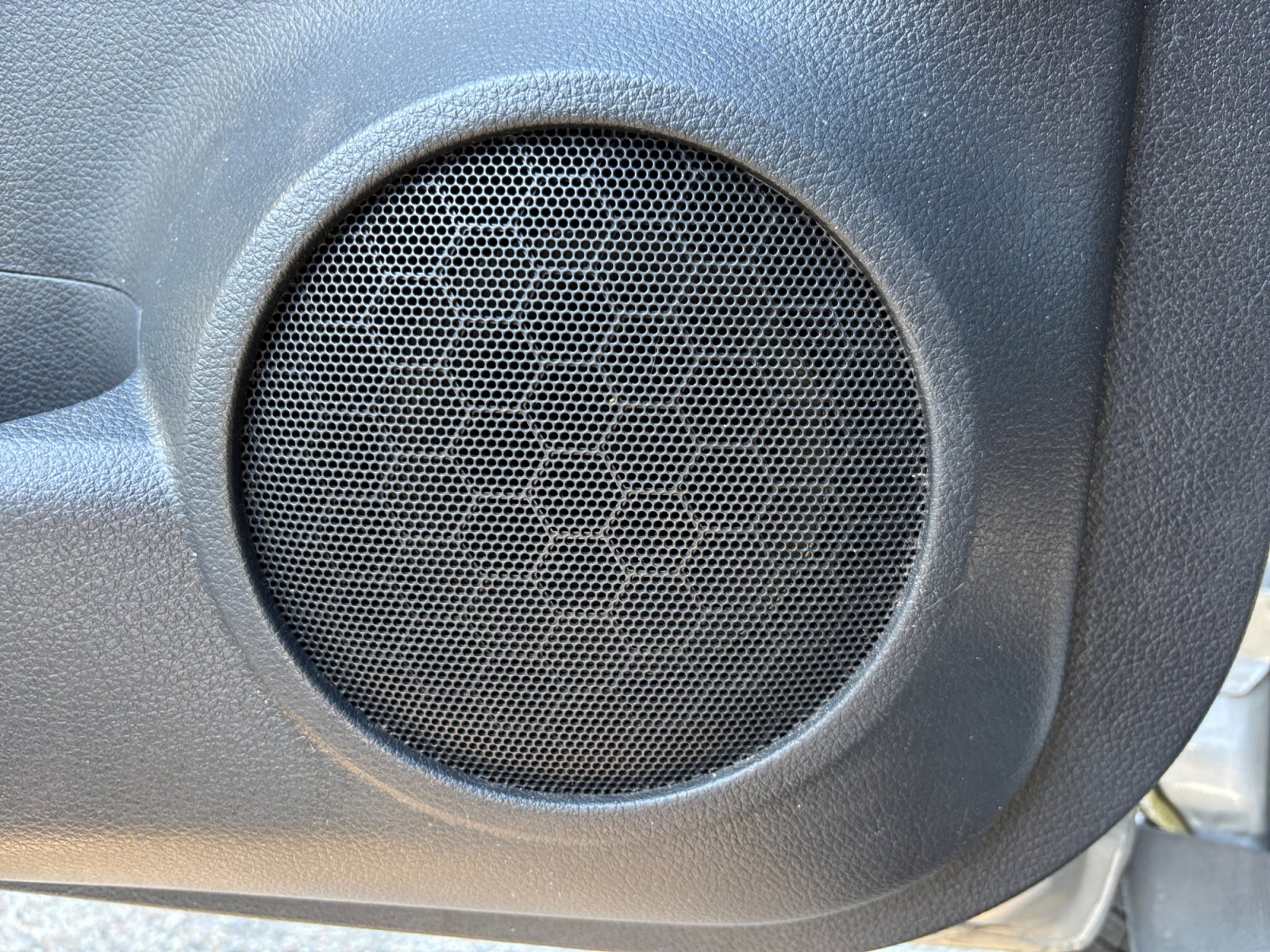 Used 2020 Nissan Rogue SV image 28