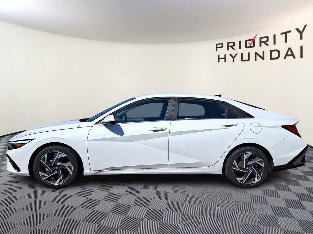 Used 2025 Hyundai Elantra SEL image 7