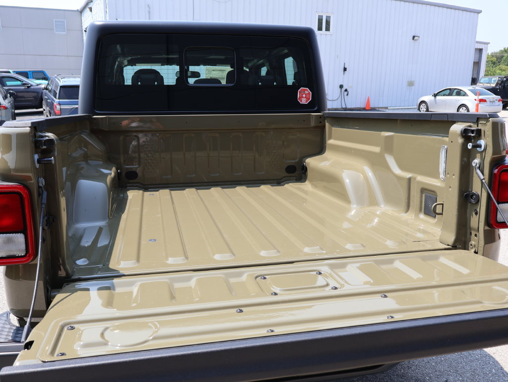 New 2026 Jeep Gladiator Sport AWD/4WD image 14