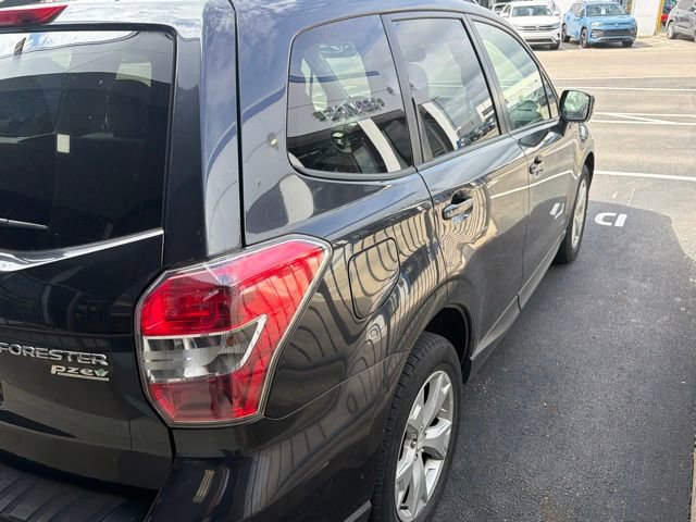 Used 2015 Subaru Forester 2.5i Premium w/ All-Weather Package AWD/4WD image 4